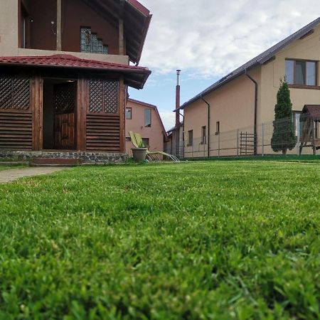 Vila De Vacanta Curtea De Arges Luaran gambar