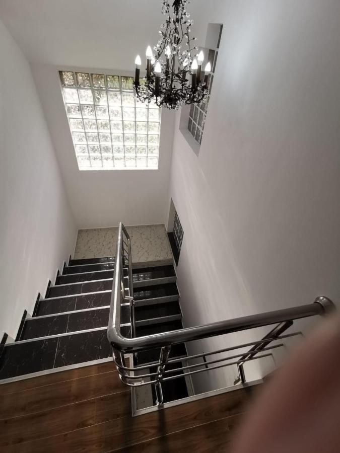 Vila De Vacanta Curtea De Arges Luaran gambar